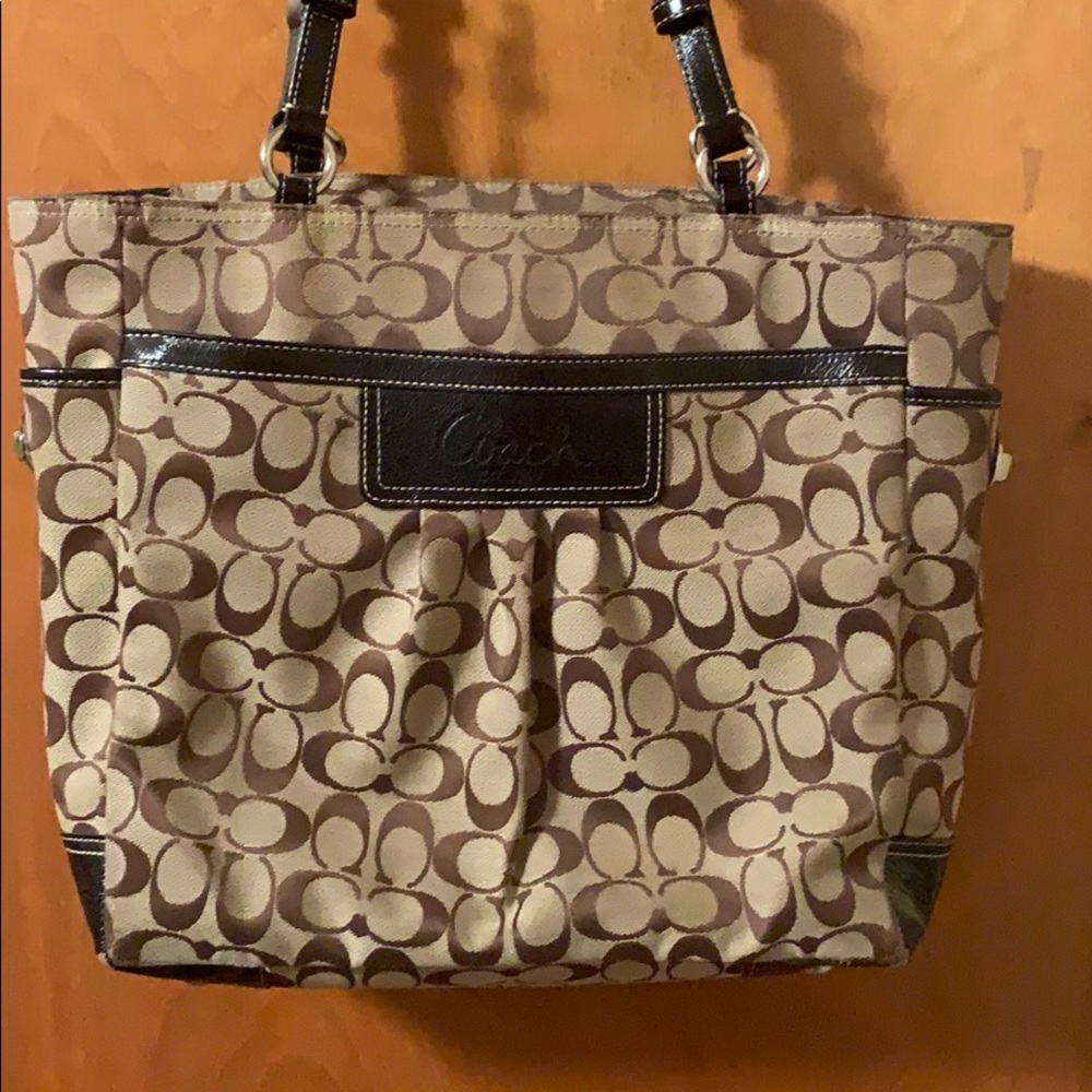 Brown/Tan COACH purse 👜 With purple lining